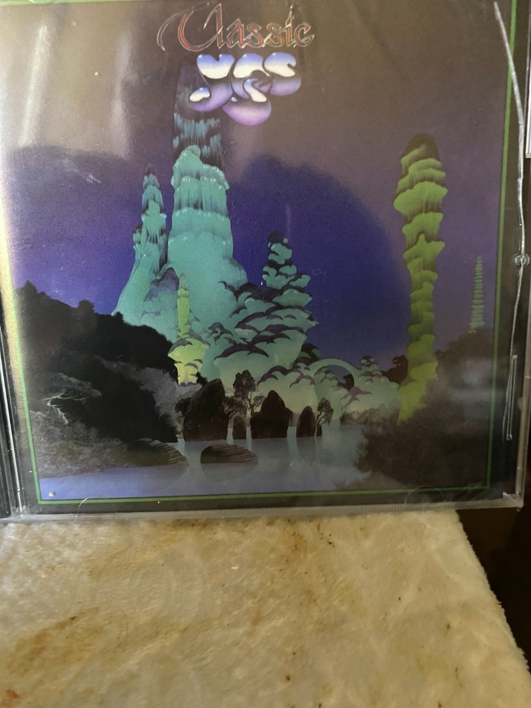 Yes Classic Yes CD (Minor cracking on jewel case)