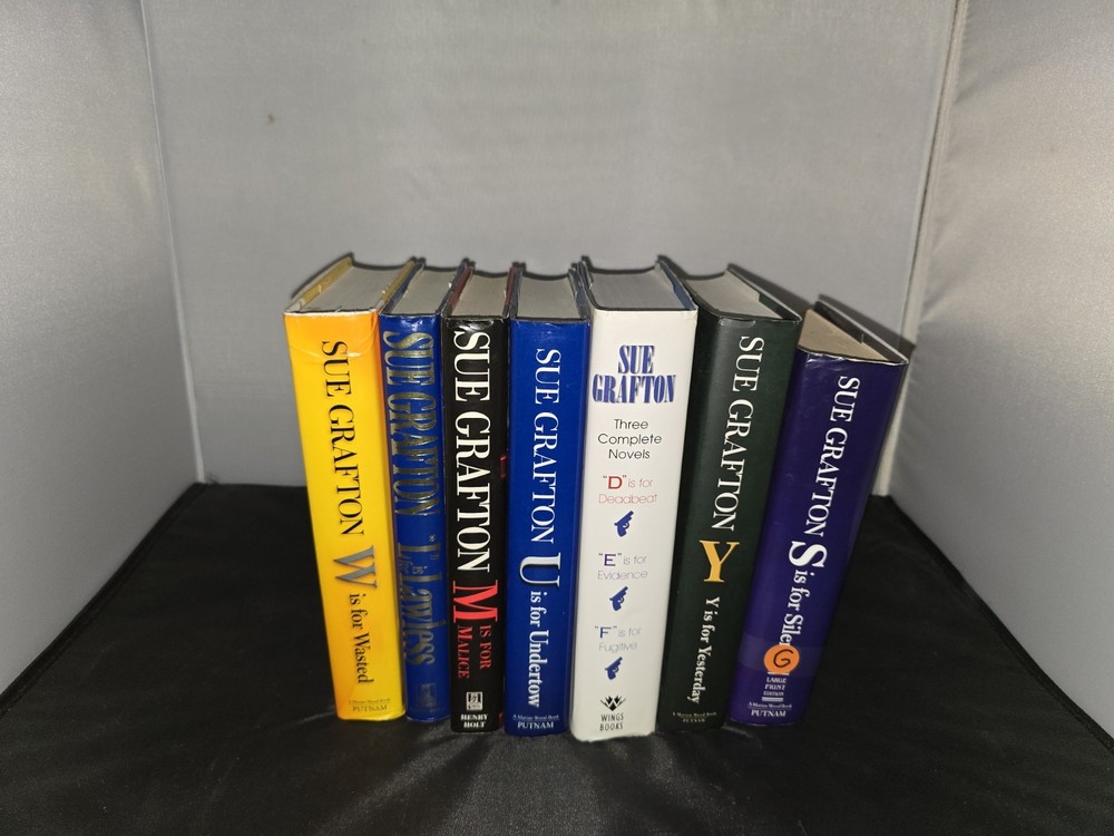 Sue Grafton Kinsey Millhone Mystery Series Hardcover Book Lot w/ Dust Jacket
