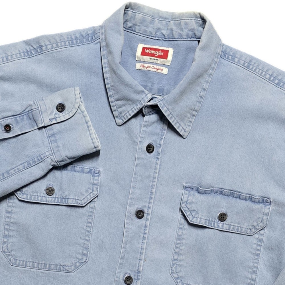 Vintage Wrangler Men's Size L Blue Denim Chambray Western Button Up Shirt