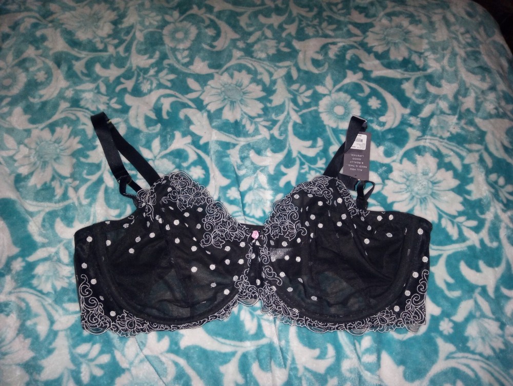 NEW NEVER WORN 46ddd Black And White underwire Lace bra Cacique