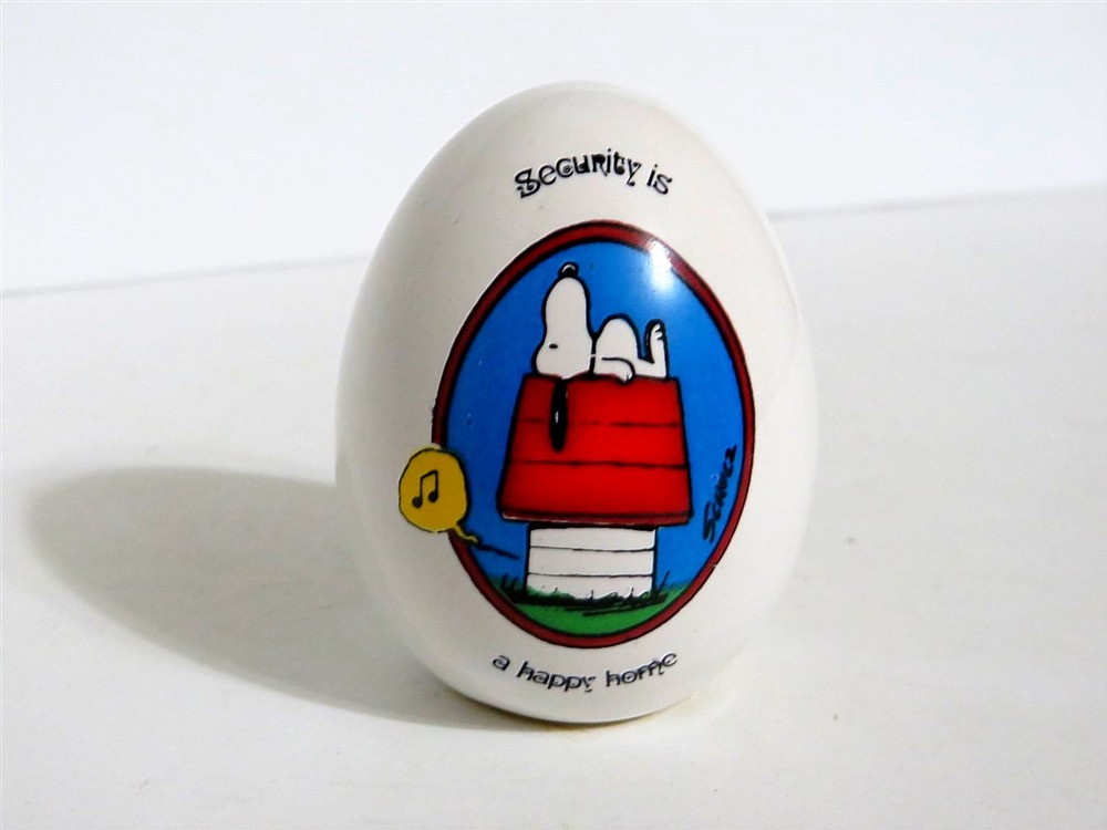 Snoopy Peanuts Charlie Brown Aviva Vintage Ceramic Easter Beagle Egg 1972