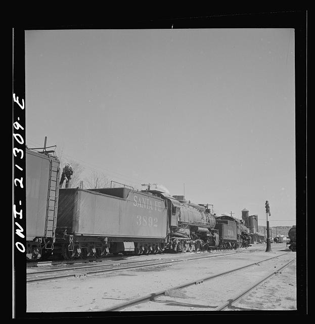 Photo:Santa Fe 3892 Steam Locomotive Freight Train 1930s Railroad Yard