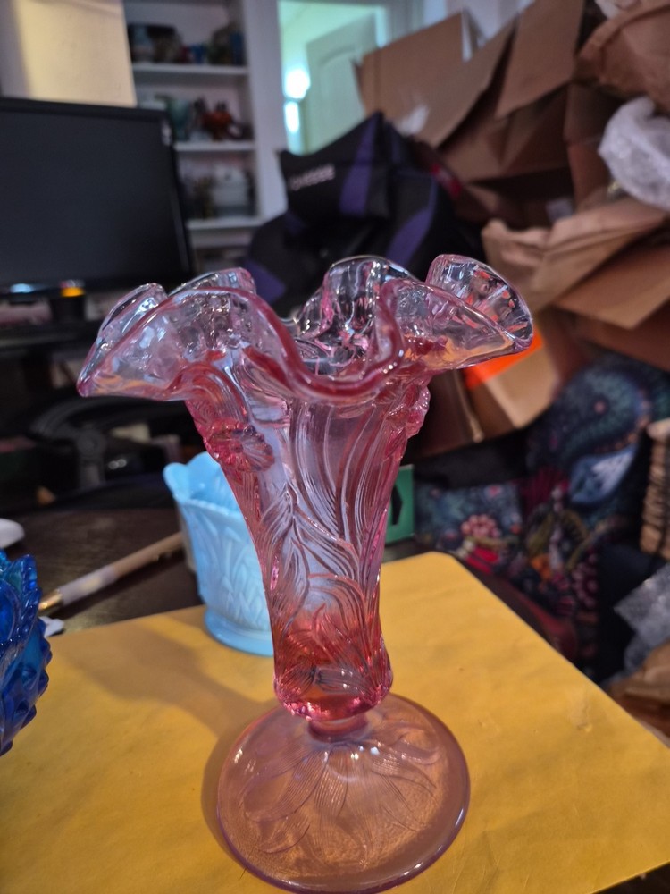 Vintage Fenton Art Glass Vase In Empress Rose Pink Color With Daffodil Pattern