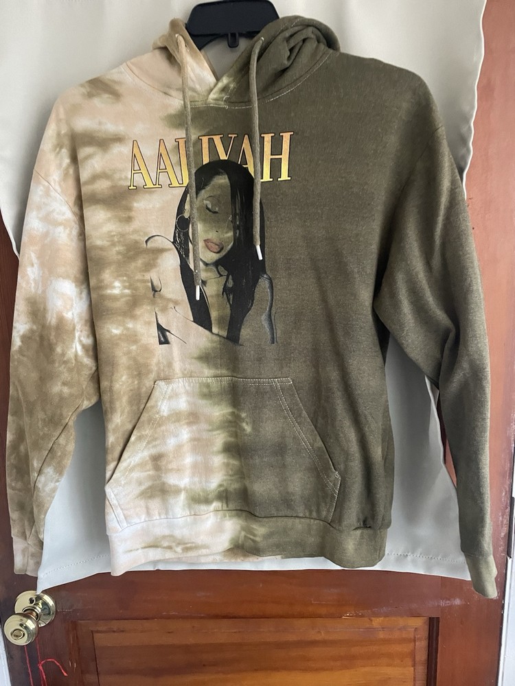 Aaliyah Tie Dye Sweat Shirt Hoodie Women’s Size Medium.