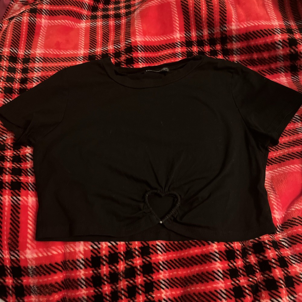 SHEIN Women’s Large US 8/10 Black Crop Top Heart Cutout T-Shirt  Round Neck Cute