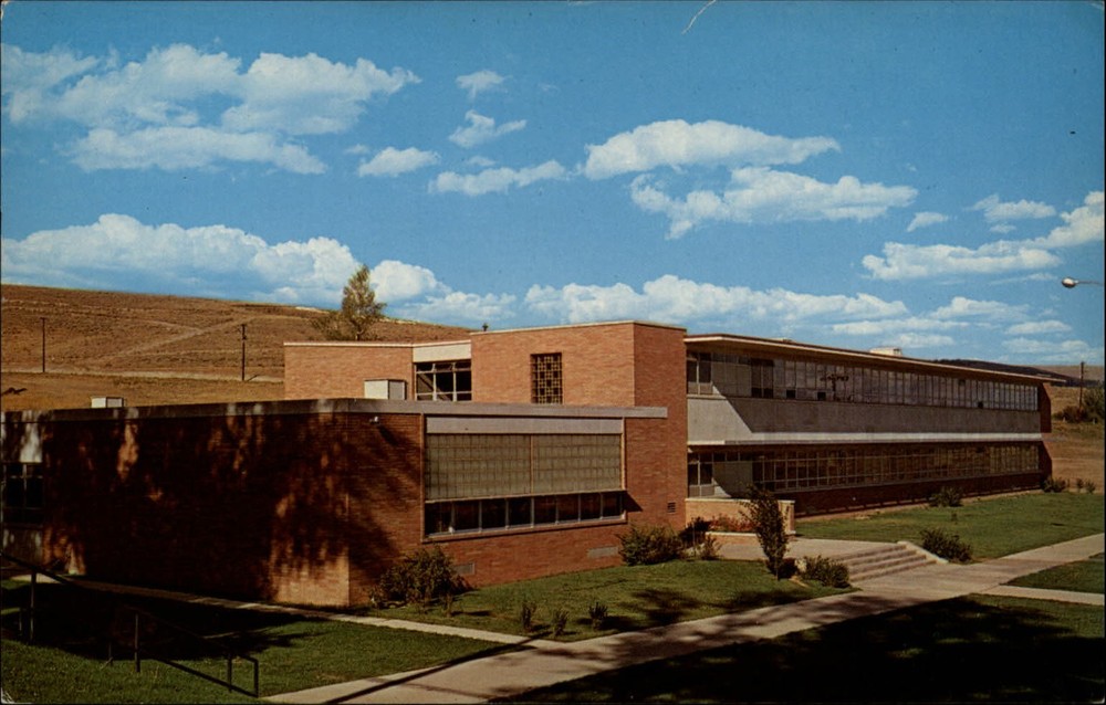 Gunnison Colorado Western State College Kelley Hall unused vintage postcard