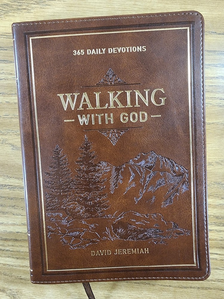 Devotional Walking with God Large Print by David Jeremiah (2021, Leather) Book