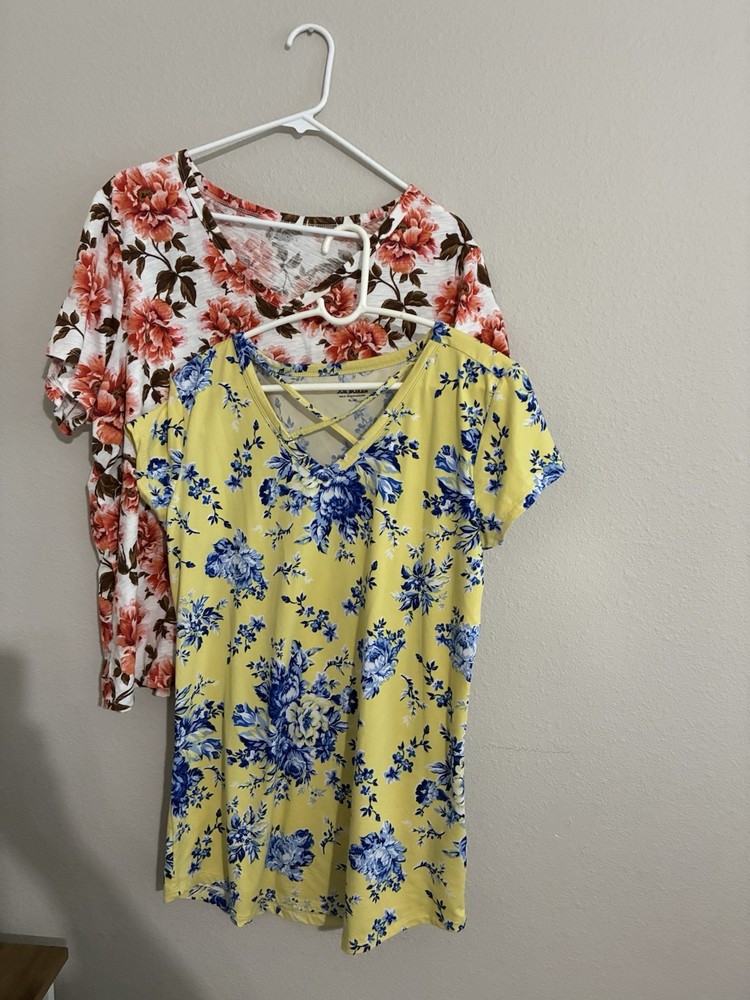 Old Navy And Joe Boxer Women’s 2 Flowered Shirt Lot Size Xl