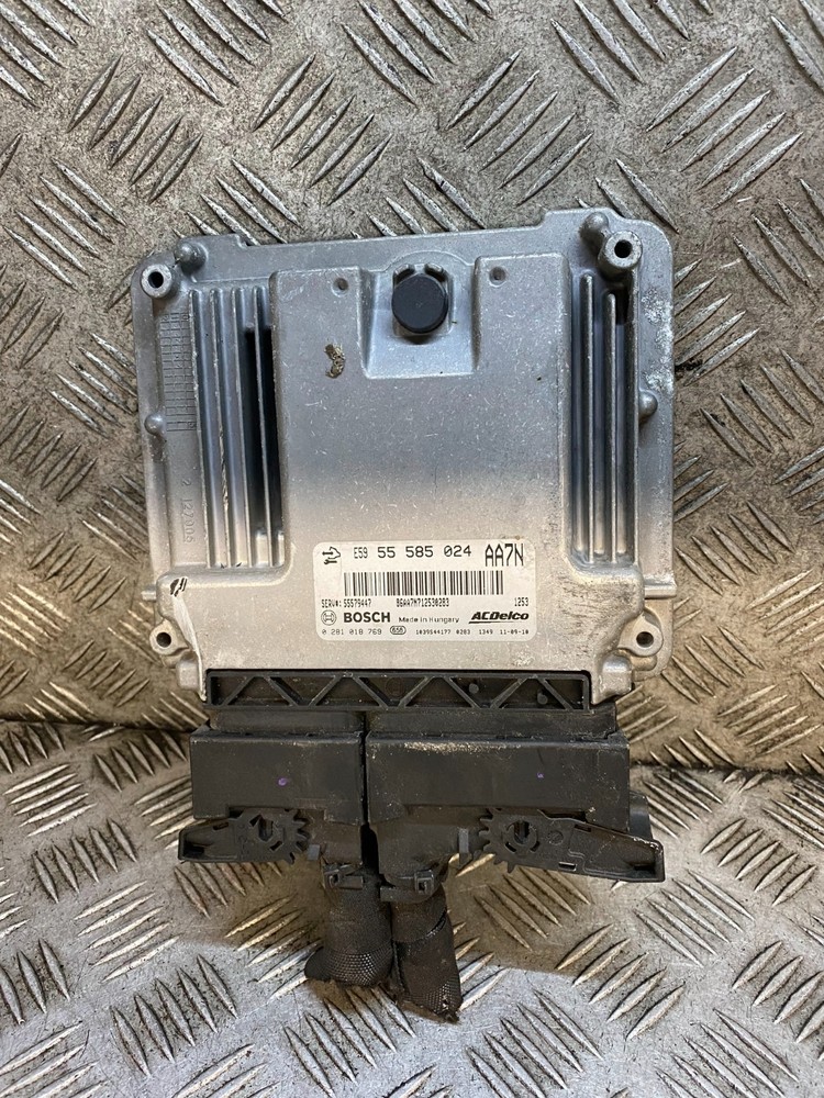 Vauxhall Insignia A 2008-2017 Engine Control Module Unit 55585024 0281018769