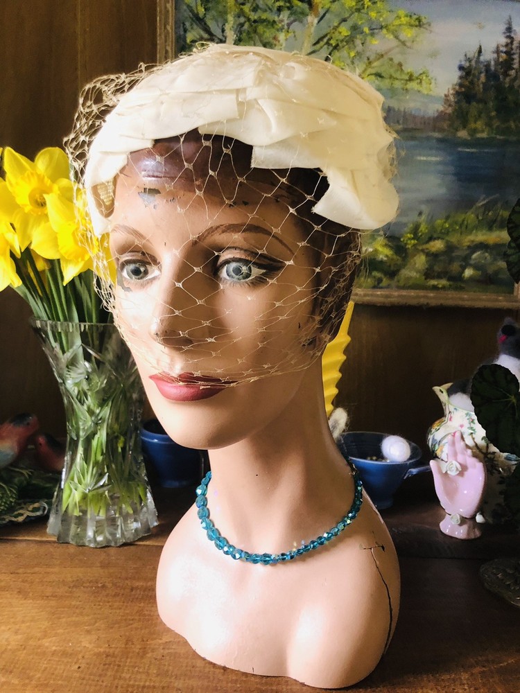 Vintage Antique 1940’s  Creme Petal Veil Crescent Hat