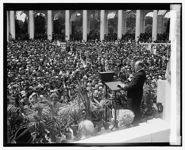 Photo:Arlington VA Coolidge Memorial Day 1924 Speech Crowd Columns Flags