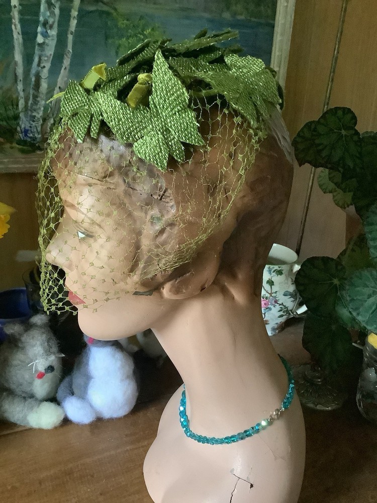 Vintage Antique 1930’s 1940’s MISS SALLY VICTOR Green Butterfly Moth Veil  Hat