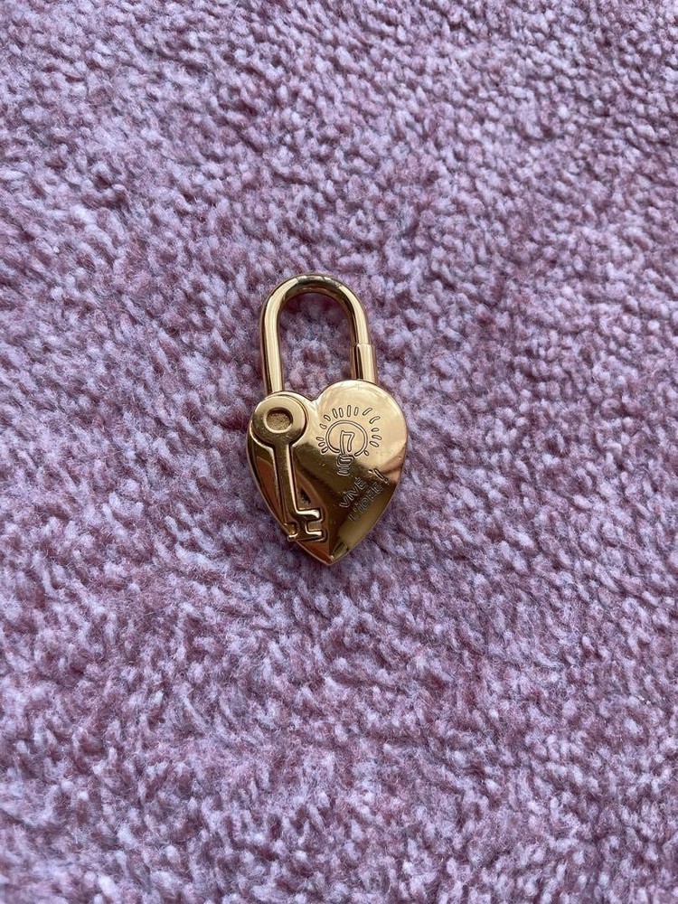 Hermes 2004 Fantasy Heart Cadena Charm Gold Tone