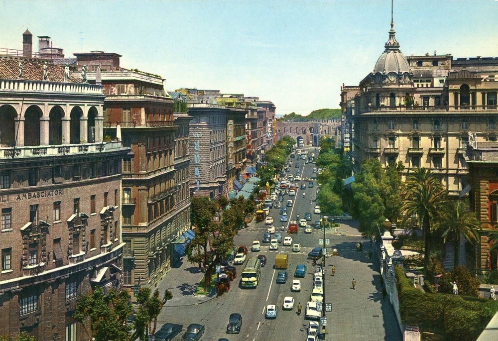 Vittorio Veneto Street, Rome, Italy, UNP, VG --POSTCARD