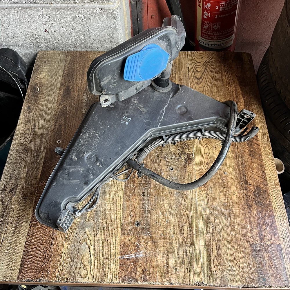 AUDI Q5 8R WINDSCREEN COMPLETE WASHER BOTTLE TANK RESERVOIR PUMP 2010 8R0955453B