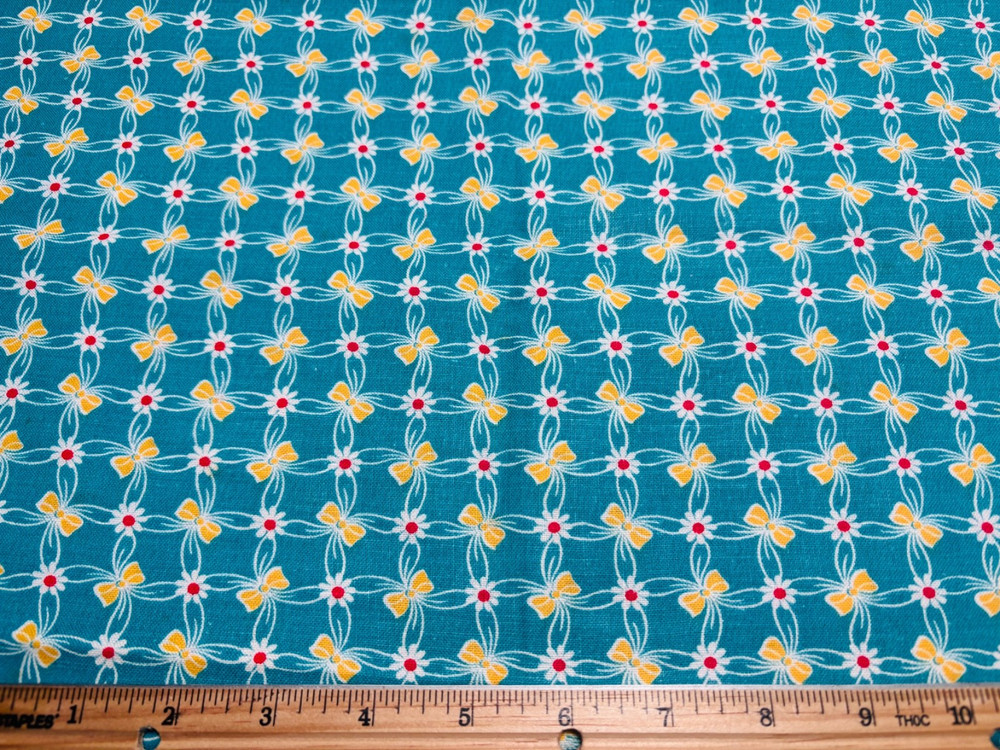 Vintage Cotton 1940s Feedsack Fabric Ribbons & Bows Daisies Novelty 1/2 Sack