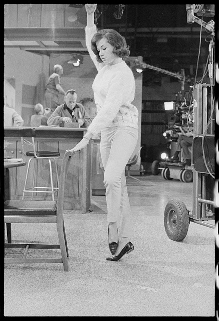 Photo:Mary Tyler Moore 1963 Dick Van Dyke Show TV Set Dance Behind Scenes