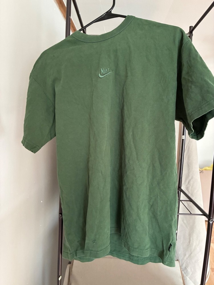 Men’s Green Nike Short Sleeve Shirt Size Medium