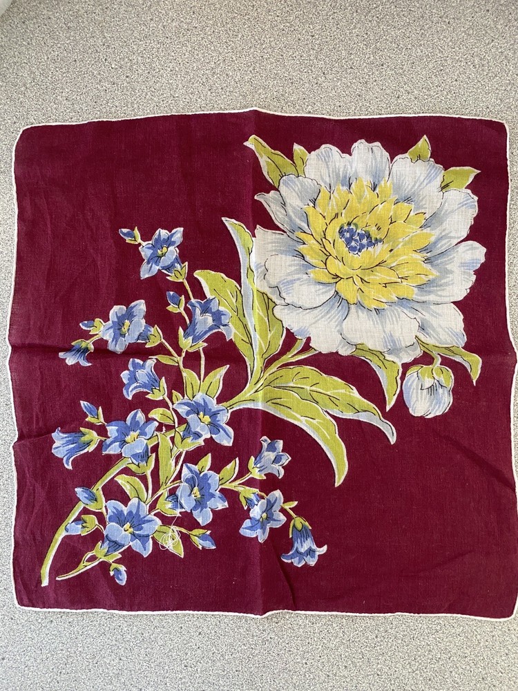 Beautiful Vintage 13” Printed Large Flower Burgundy Bkrd Handkerchief In ExCond