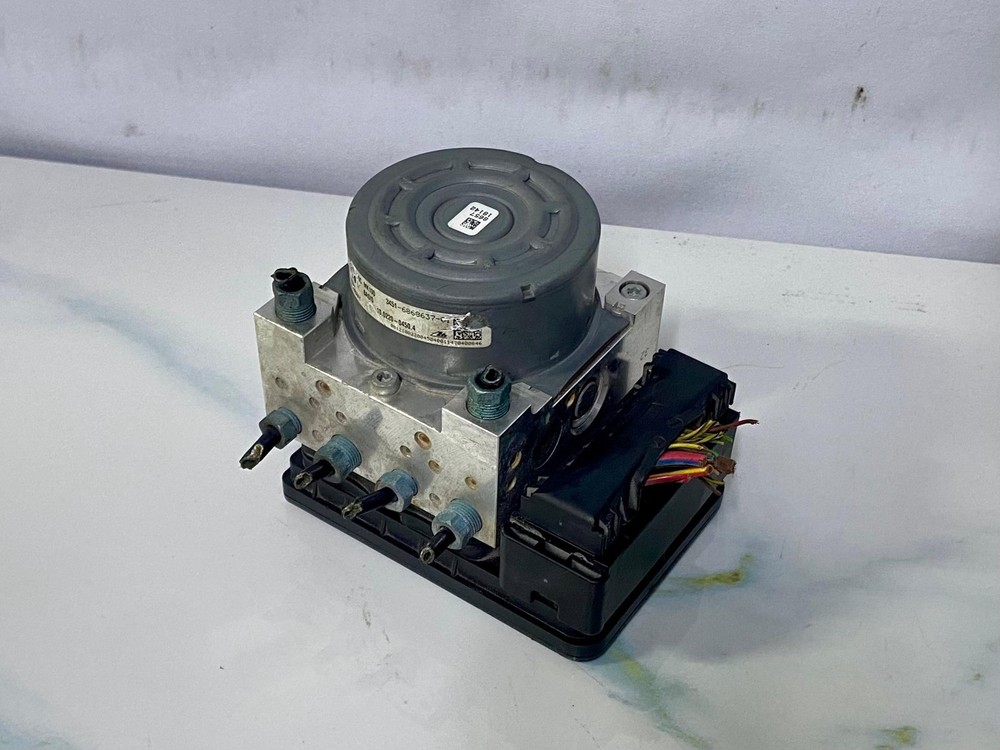 OEM BMW 328i 335i ABS Anti-Lock Brake Pump Module Unit 6868638