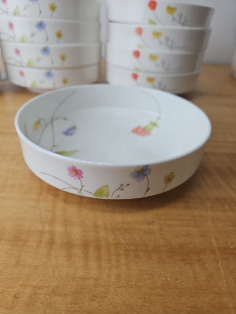 Mikasa Bone China  JUST FLOWERS A4182 Coupe Soup Bowl 6 1/2