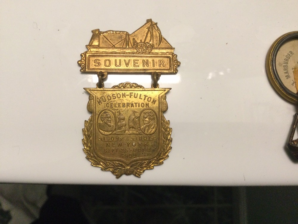 1909 Hudson Fulton Celebration Souvenir Medal Pin Bronze New York Worn