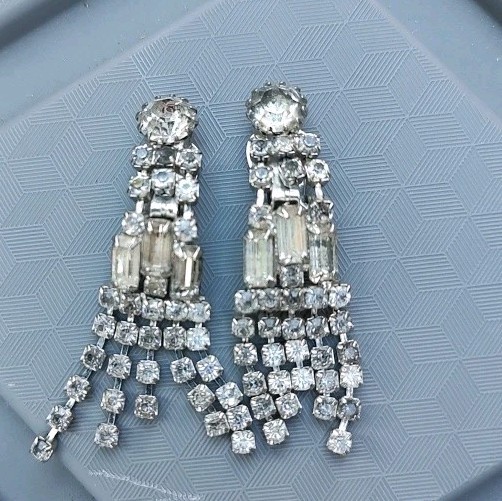 Weiss Vintage Rhinestone Dangle Clip Earrings 2