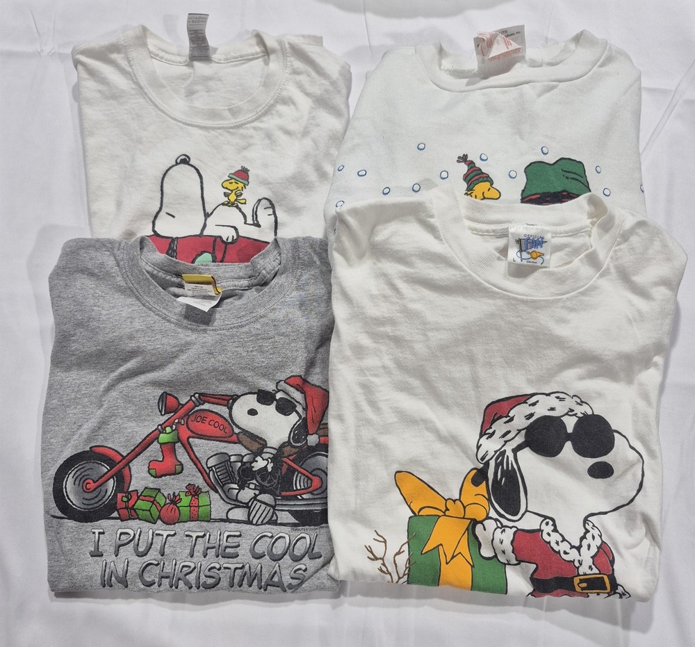 Lot Of 4 Vintage Peanuts Snoopy  Christmas Tshirts And A  Sweatshirt Size Lrg