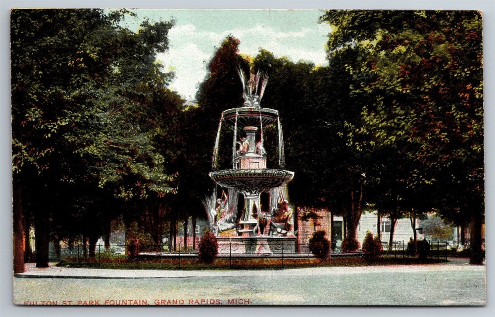Fountain In Fulton Street Park Grand Rapids MI C1910's Postcard N25