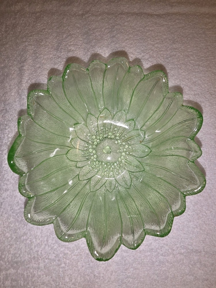 Indiana Glass Vintage Lily Pons Sunflower Bowl 7