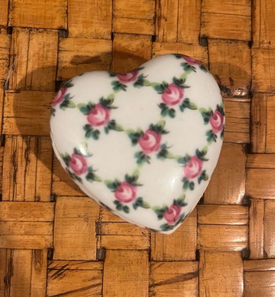 Limoges France Chamart Heart Trinket Box Roses Leaves Lattice  Porcelain