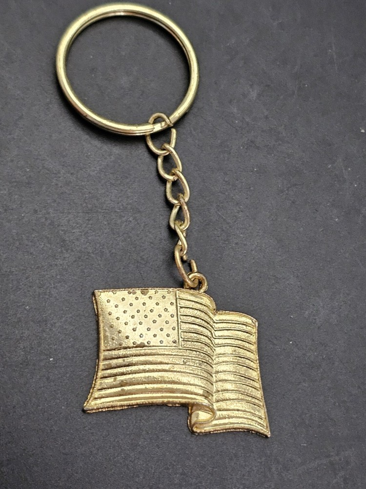 Vtg American Flag USA Patriotic Stars & Stripes Keychain Key Ring Gold Tone
