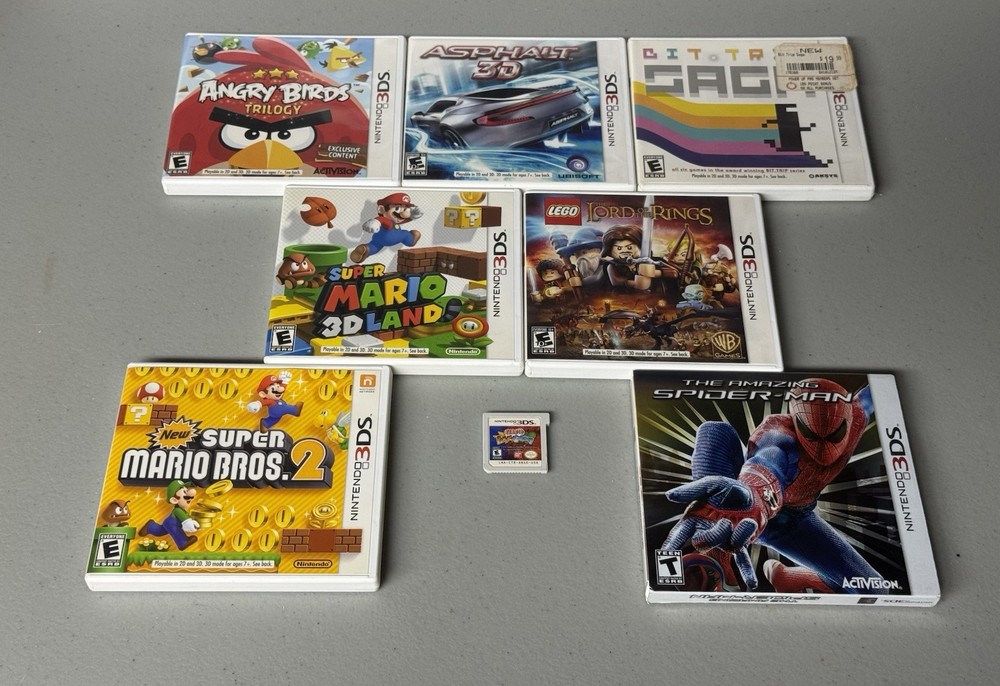 Nintendo 3DS Bundle 8 Games
