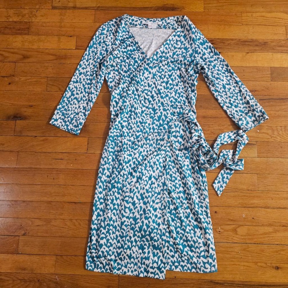Women's DVF Diane von Furstenberg Teal White Patterned Silk Wrap Dress Size 4