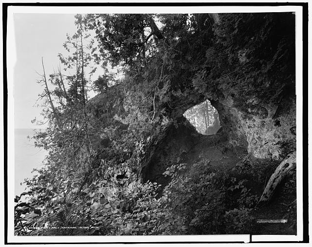 Fairy Arch,rock formations,Mackinac Island,Michigan,Detroit Publishing Co,1900