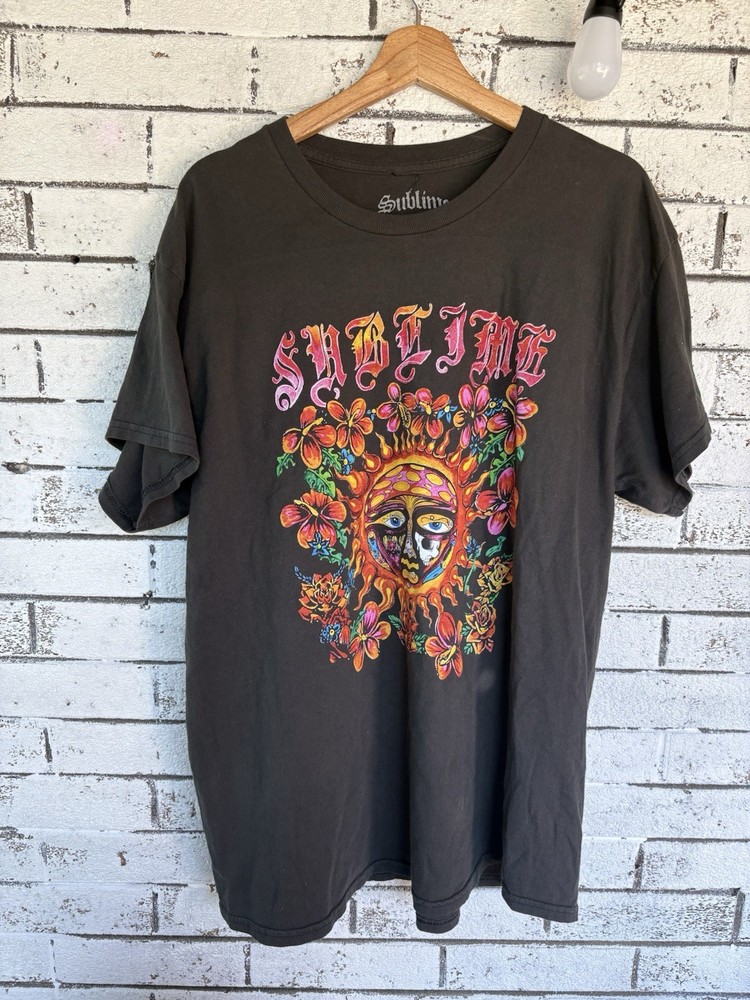 black Sublime tshirt size Large graphic tee distressed band tee
