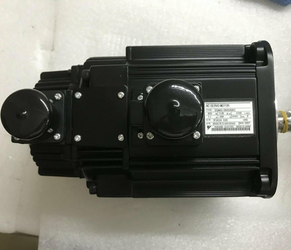 YASKAWA SGMG-09A2ABC Servo Motor New Expedited Shipping One