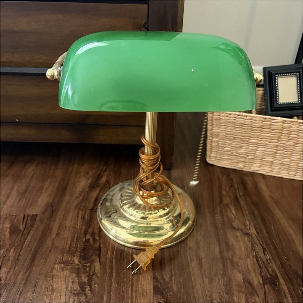 Green Glass Shade Banker’s Desk Lamp Brass/Gold Metal Base Pull Chain Corded