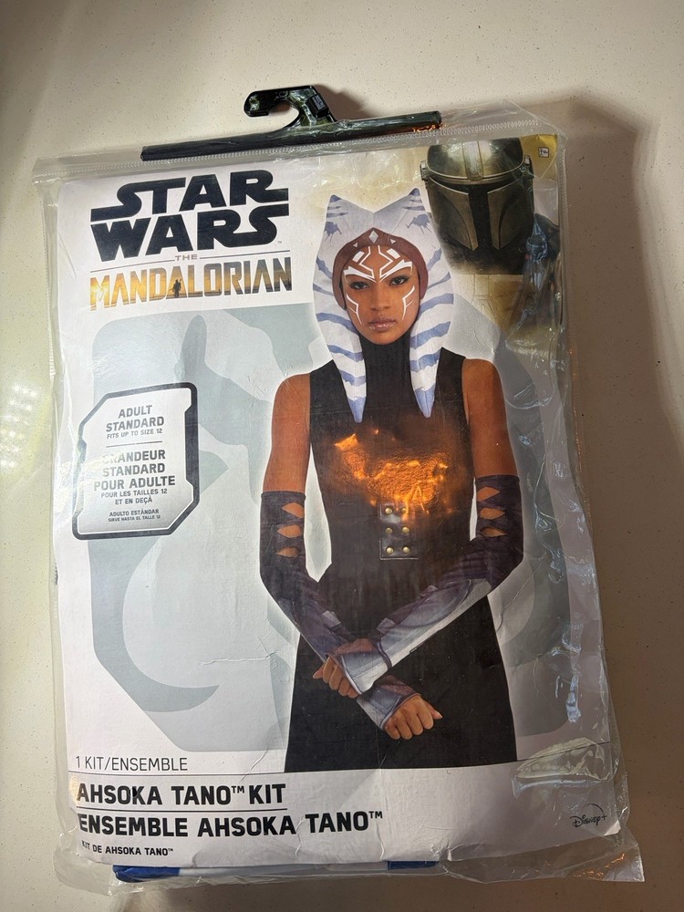 STAR WARS The Mandalorian Ahsoka Tano Kit: Headpiece & Sleeves Adult Standard Sz