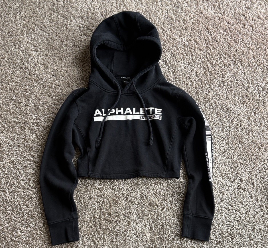 Alphalete Women's Black Cropped Hoodie Pullover