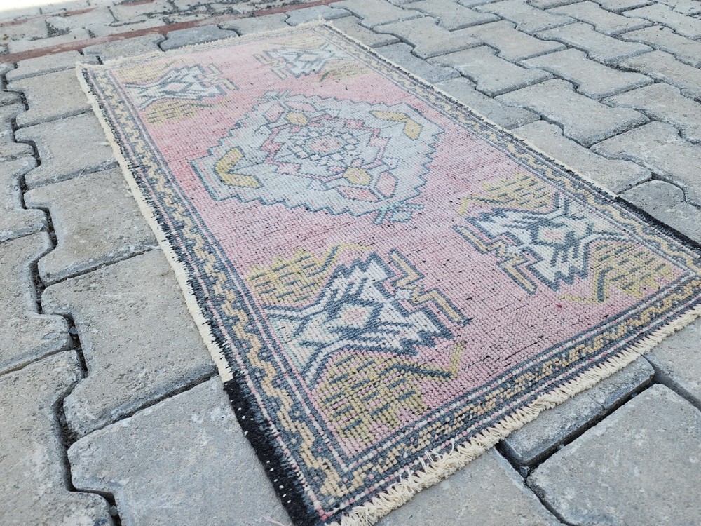 Mini Turkish Oushak Rug, 1.7x3 ft, Dusty Rose and Cream, Geometric Medallion