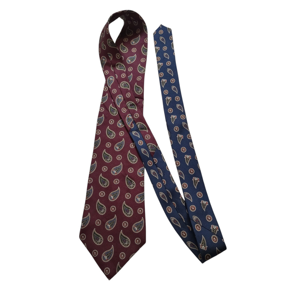 Tommy Hilfiger Tie Men's 100%  Italian Silk Burgundy Navy Paisley Made in USA