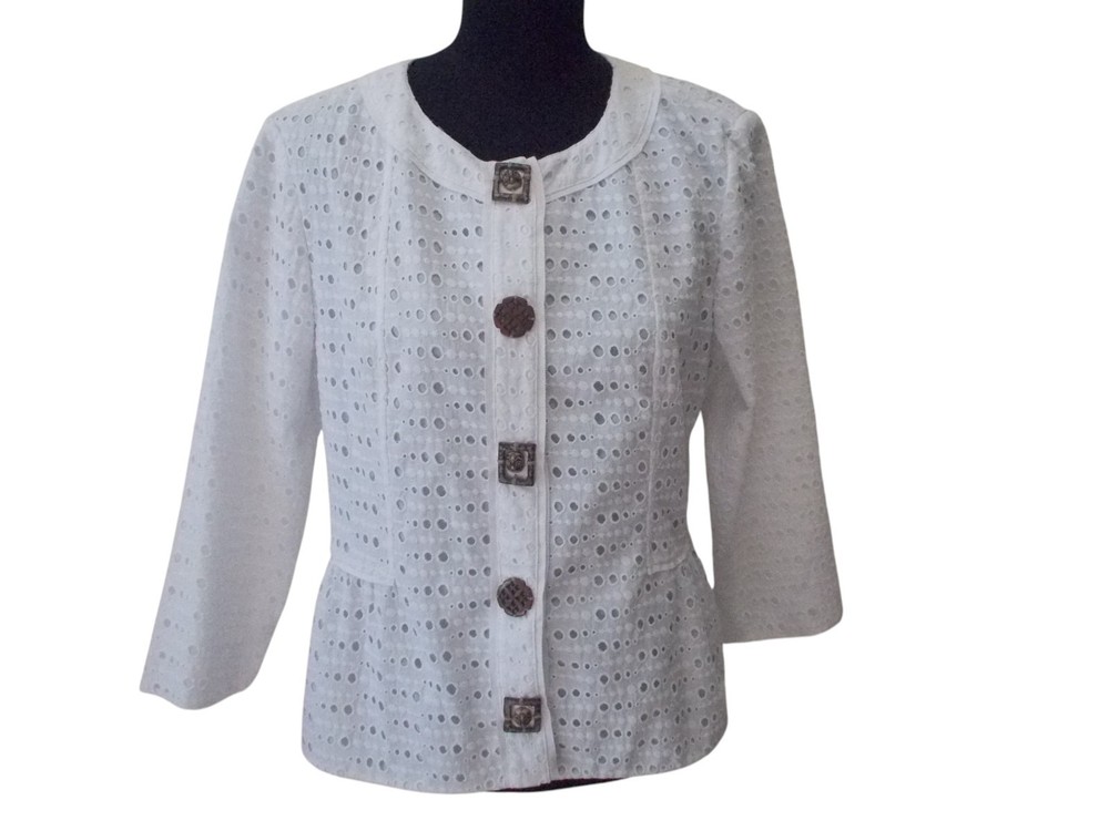 CHICO'S White Eyelet Lace 3/4 Sleeve Jacket w/ Interesting Snap Closure Sz 1