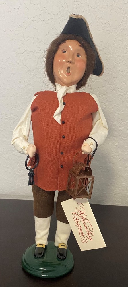 2000 Byers Choice Caroler Williamsburg Tavern Inn Keeper w/ Keys & Lantern 13