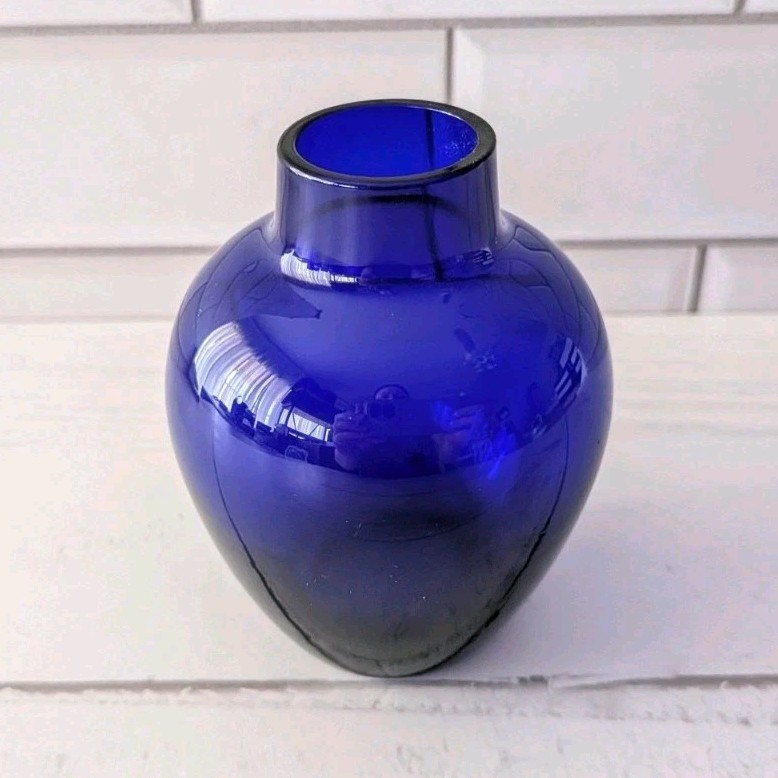 Vintage cobalt blue hand blown glass bud vase