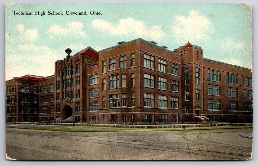 Cleveland Ohio~Technical High School Bldg Street View~Pub Souvenir Vintage PC