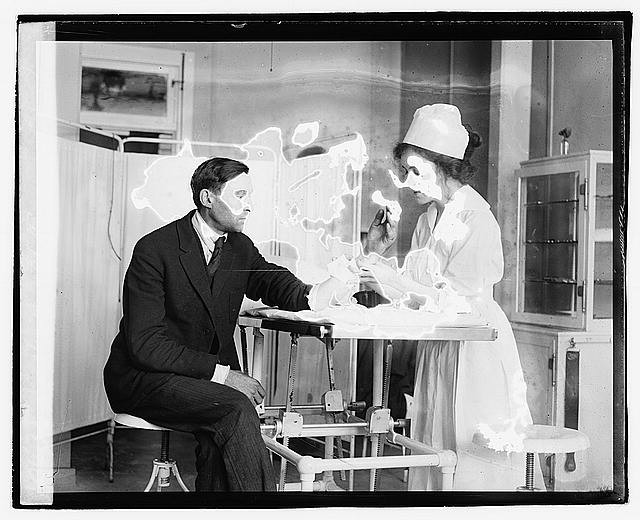 Photo:Public health despensary,Nurse,Healthcare,November 1920