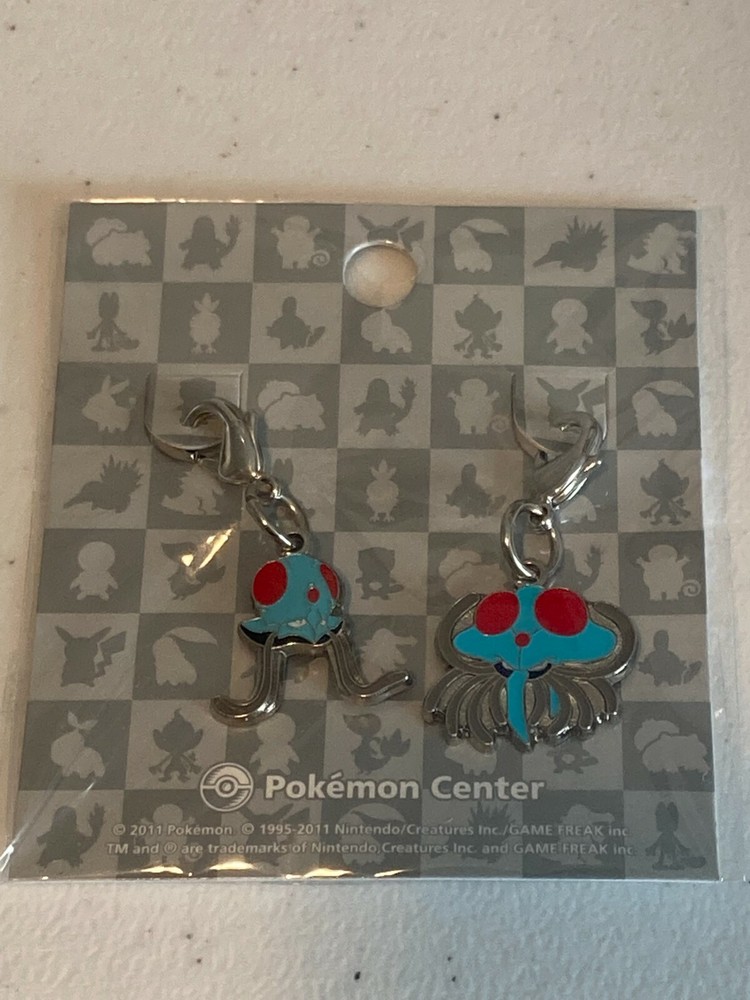 Pokemon Center Tentacool Tentacruel Metal Keychain Charm Clip Sealed New