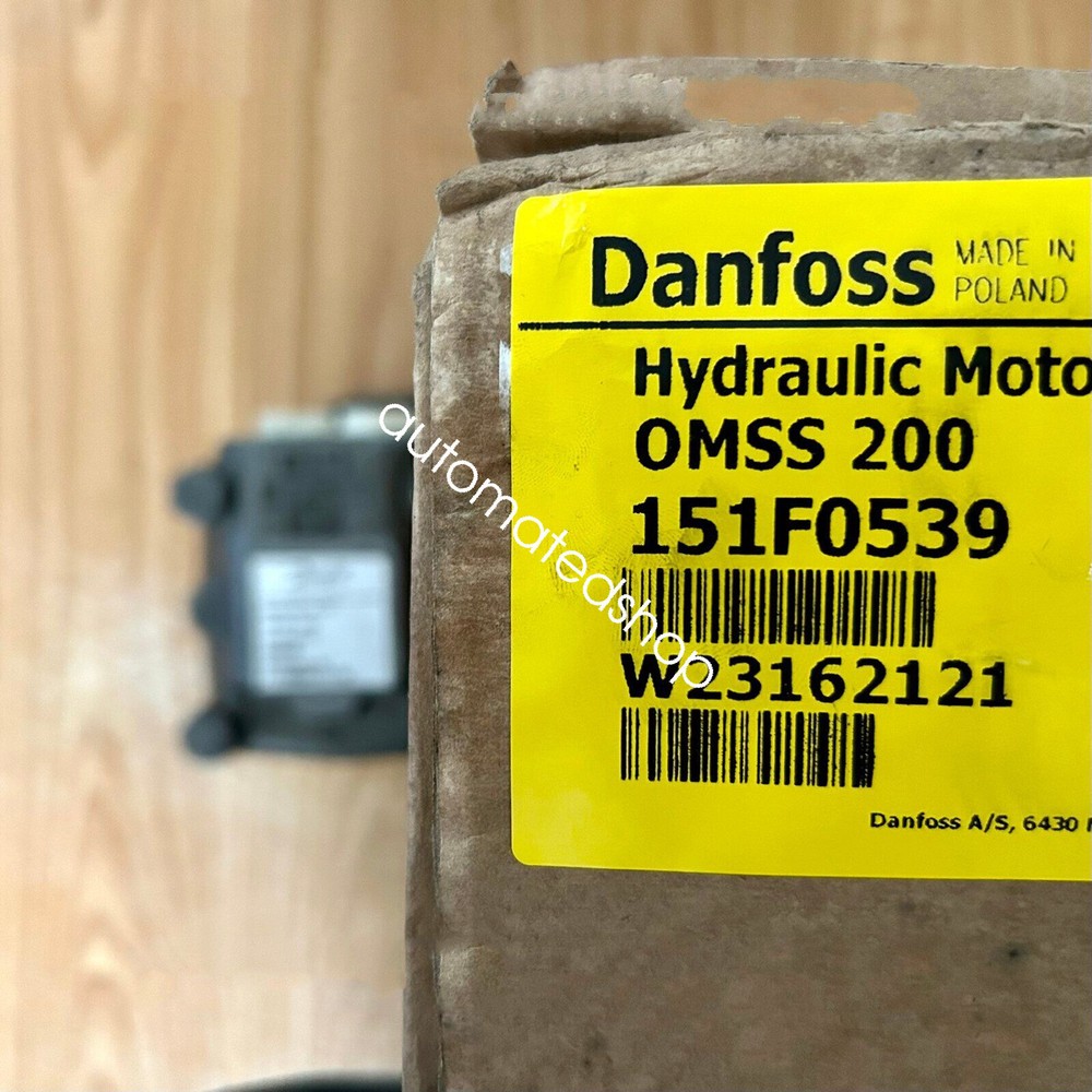 1PCS New OMSS200 151F0539 hydraulic motor Shipping DHL or FedEX