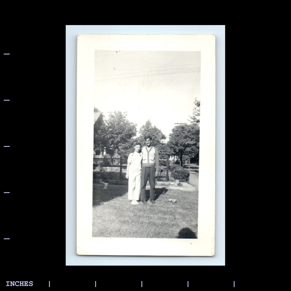 Old Vintage Photo AFFECTIONATE MAN WOMAN COUPLE IN YARD